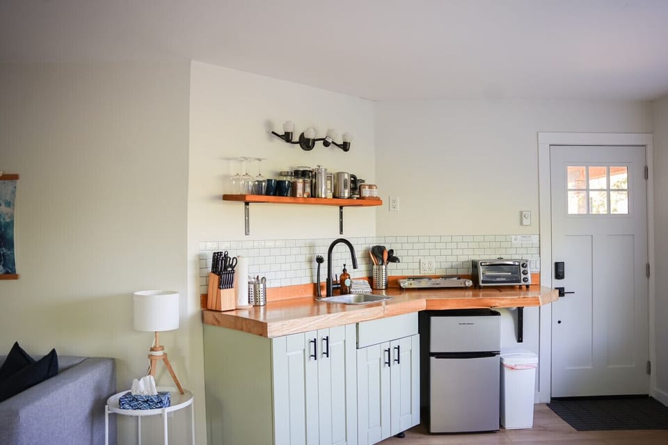 Kitchenette with the essentials