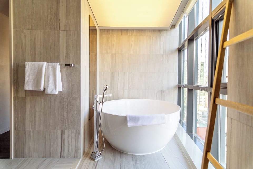 Junior Suite | Bathroom | Shower, hair dryer, bathrobes, slippers