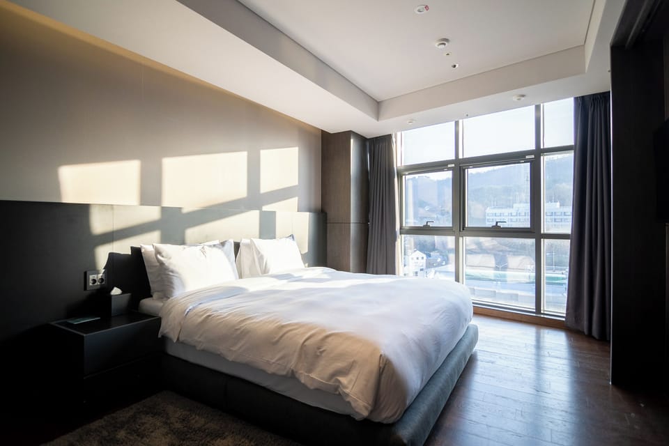 Grand Suite | In-room safe, iron/ironing board, free WiFi, bed sheets