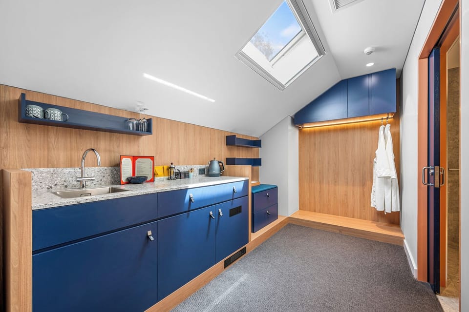 Accessible Executive Suite with Free Wi-Fi & Free Parking | Private kitchen | Coffee/tea maker, electric kettle