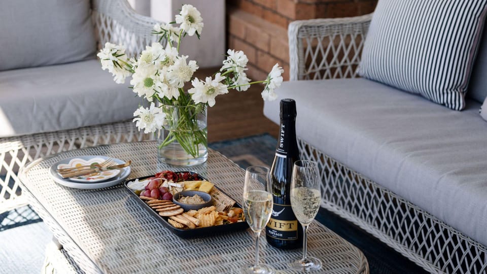 Yallungah Suite with Free Wi-Fi & Free Parking | Terrace/patio