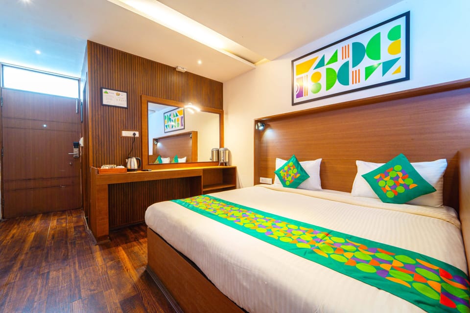 Premium Room, Balcony, Valley View | Desk, blackout drapes, iron/ironing board, bed sheets