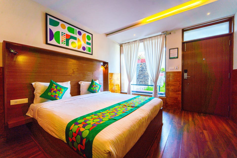 Standard Room | Desk, blackout drapes, iron/ironing board, bed sheets