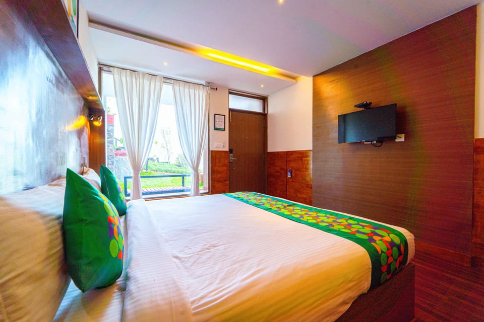 Standard Room | Desk, blackout drapes, iron/ironing board, bed sheets