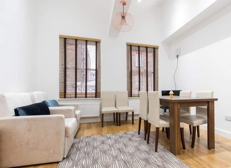Superior Condo | Living area