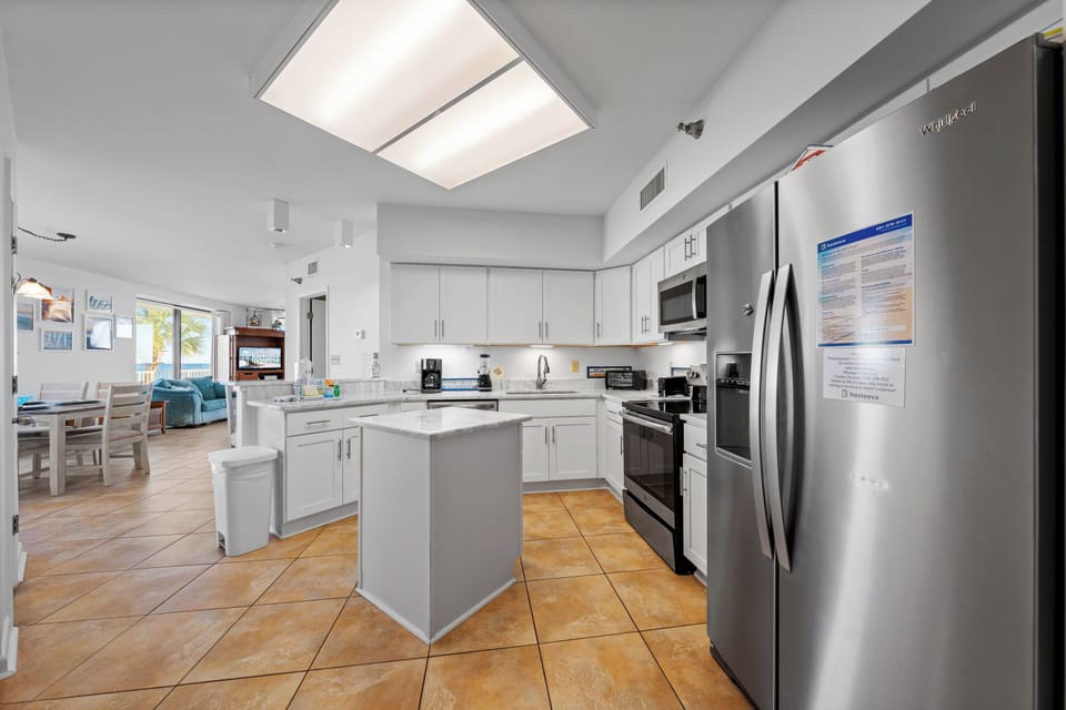 Signature Condo, 3 Bedrooms, Balcony, Beach View | Private kitchen | Fridge, microwave, oven, stovetop
