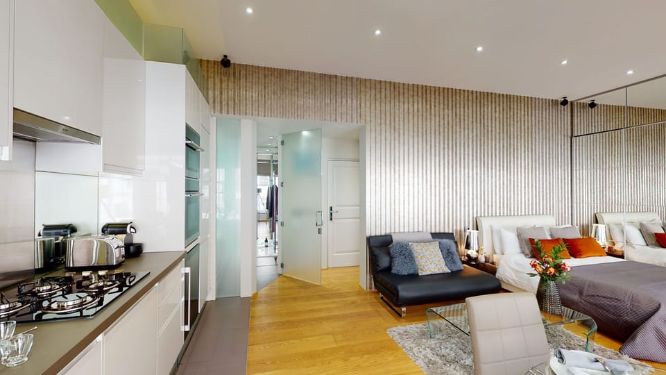 Flat 3 | In-room safe, blackout drapes, soundproofing, iron/ironing board
