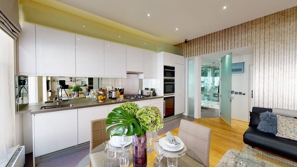 Flat 3 | In-room safe, blackout drapes, soundproofing, iron/ironing board