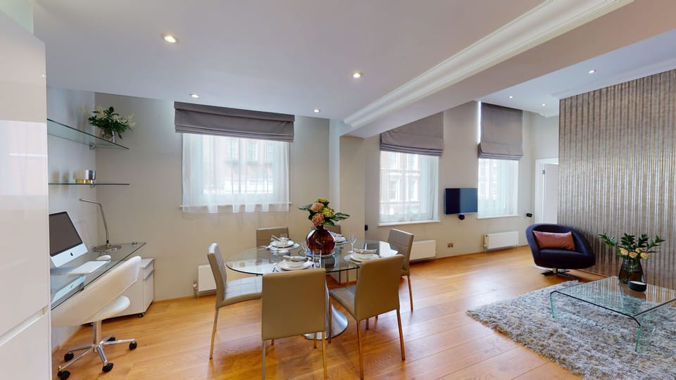 Flat 8 | Living area | TV