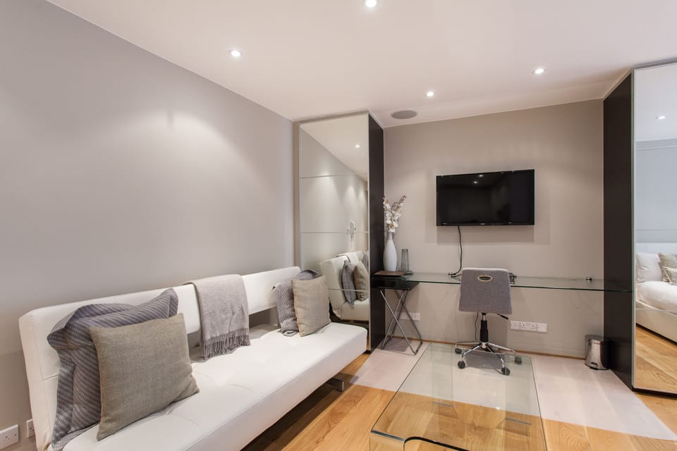 Flat 5 | In-room safe, blackout drapes, soundproofing, iron/ironing board