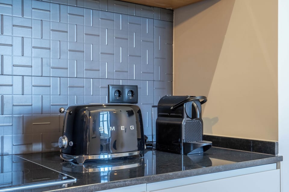 Comfort Studio, River View | Private kitchen | Mini-fridge, microwave, stovetop, toaster