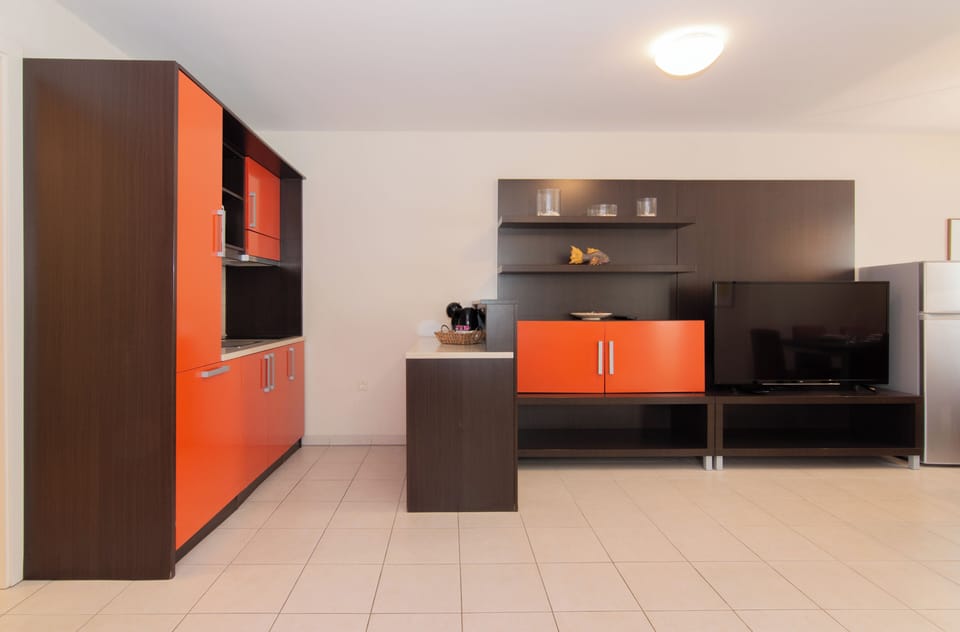 Apartment, 2 Bedrooms, Courtyard View | Private kitchen | Electric kettle, toaster