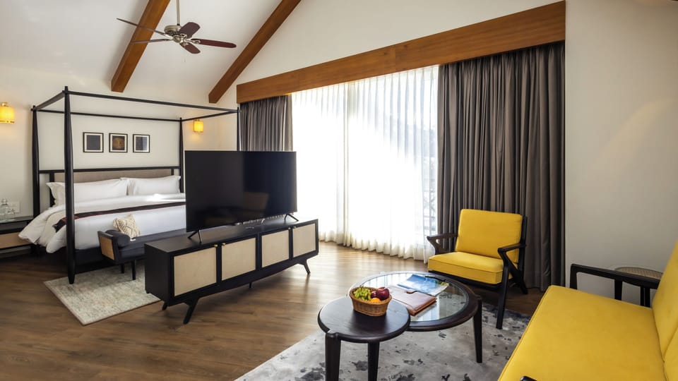 Executive Suite with balcony and City view | Premium bedding, in-room safe, rollaway beds (surcharge), WiFi (free)