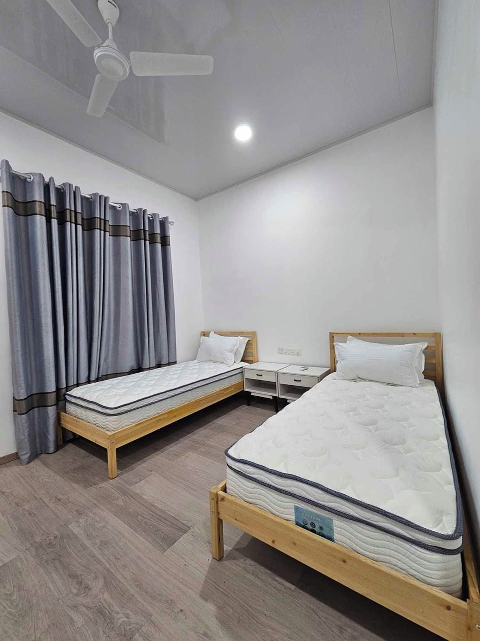 Standard Twin Room | Desk, iron/ironing board, free WiFi