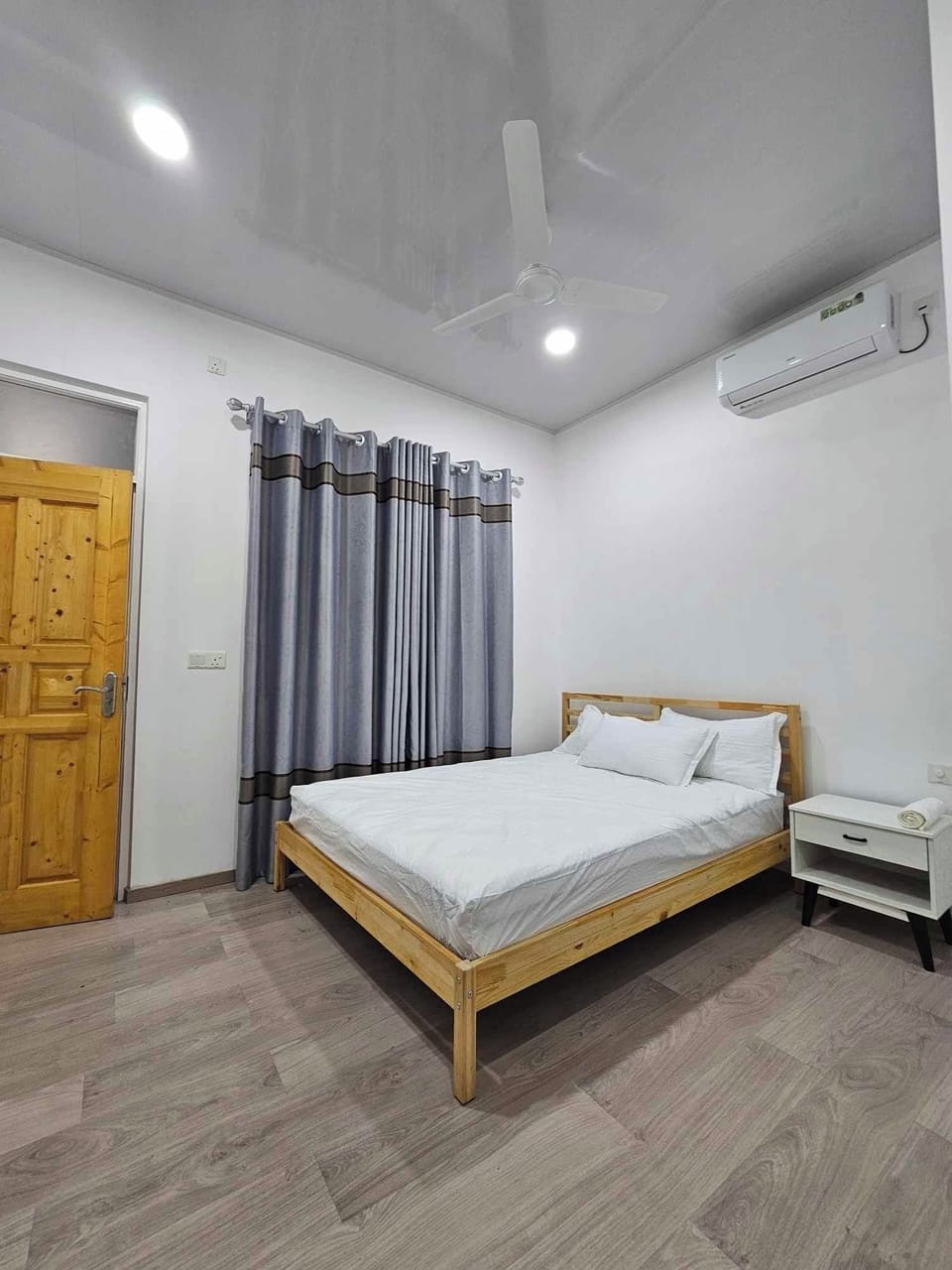 Standard Double Room | Desk, iron/ironing board, free WiFi