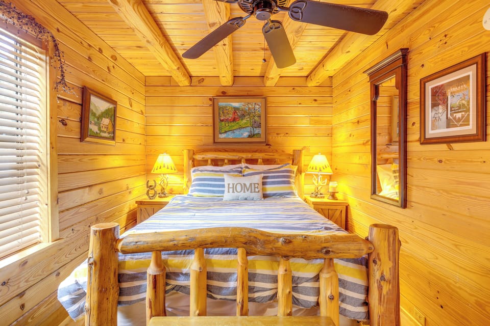 Steps to Lake Okeechobee: Cabin w/ Pool Access! Cottage in Lake Okeechobee
