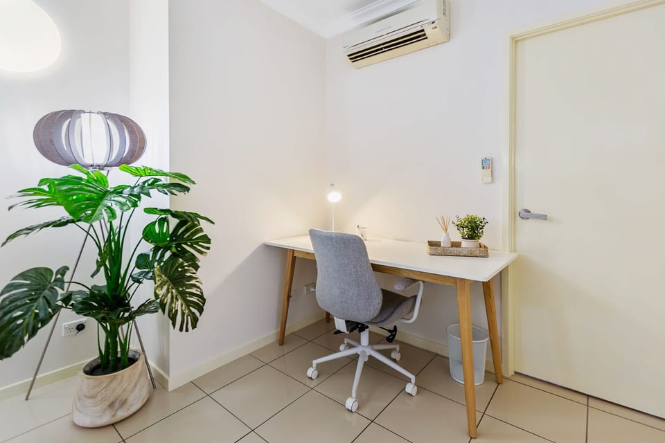 House | 2 bedrooms, desk, Internet