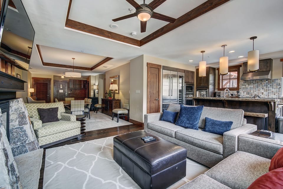 Condo, 4 Bedrooms | Living area