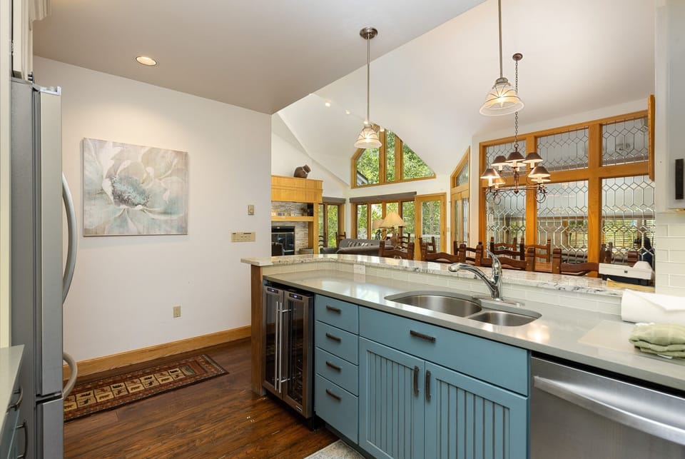 Condo, 3 Bedrooms | Private kitchen | Fridge, oven, coffee/tea maker, toaster