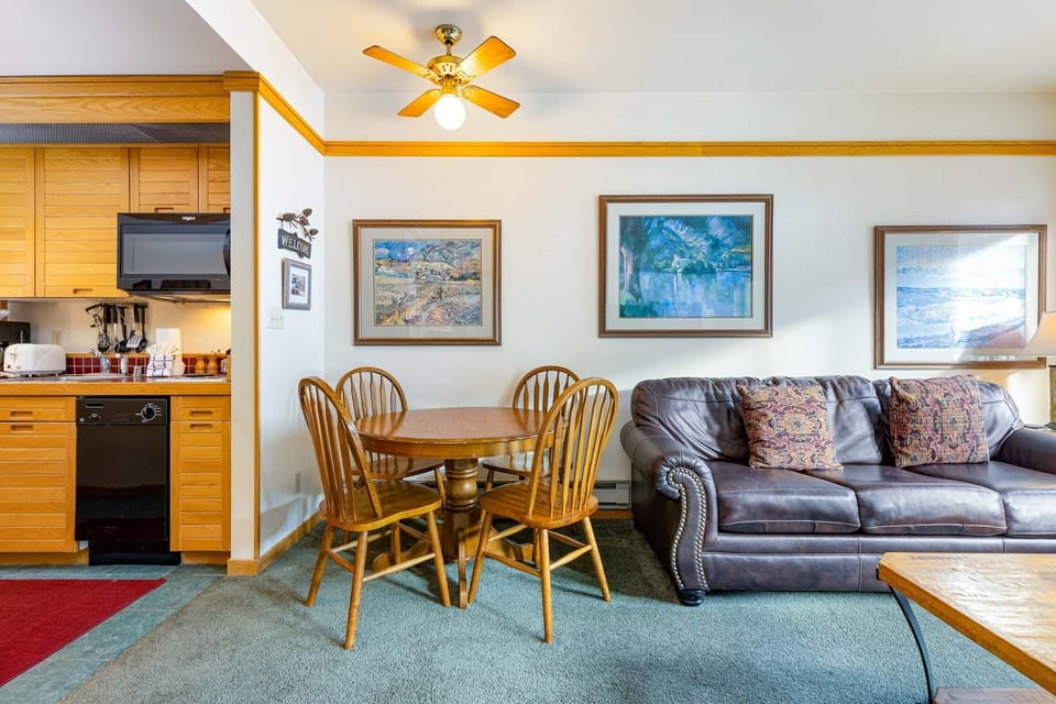 Studio | Living area | Smart TV
