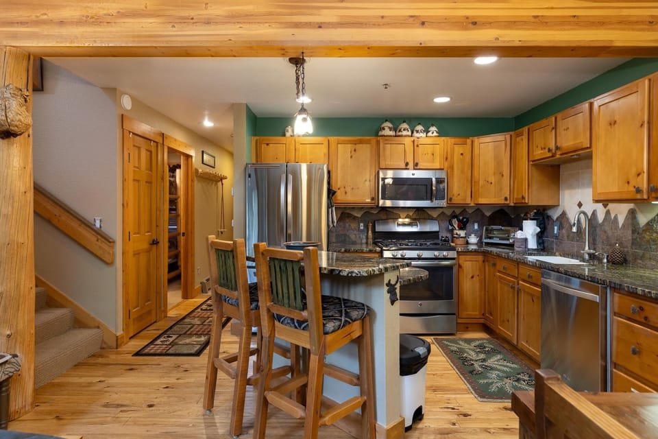 Townhome, 2 Bedrooms | Private kitchen | Coffee/tea maker, fridge, oven, toaster