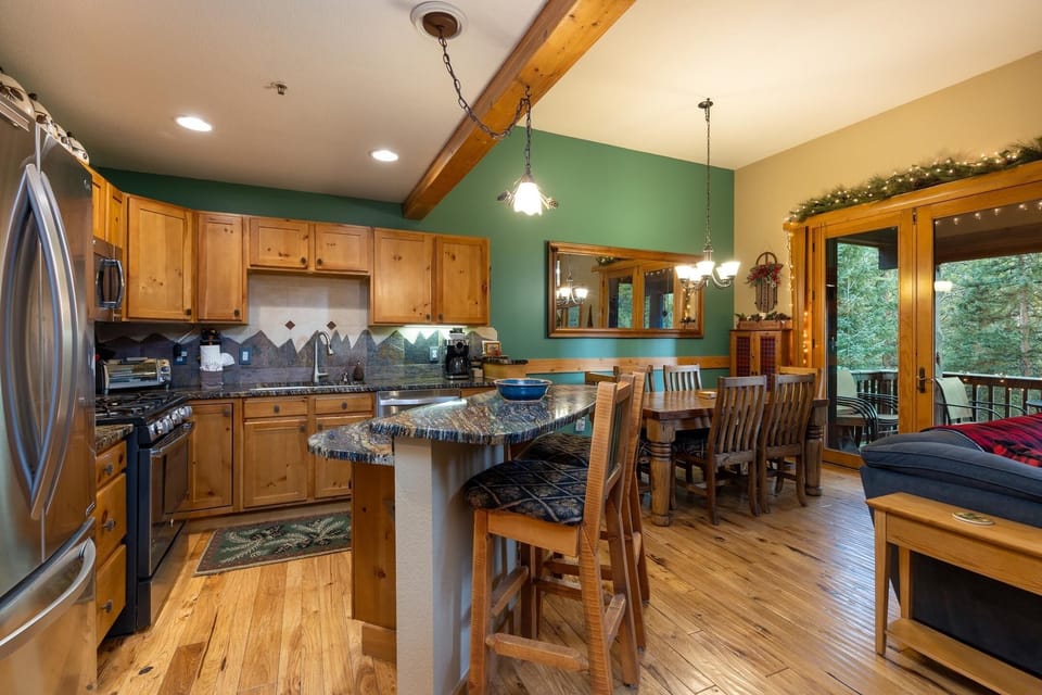 Townhome, 2 Bedrooms | Private kitchen | Coffee/tea maker, fridge, oven, toaster