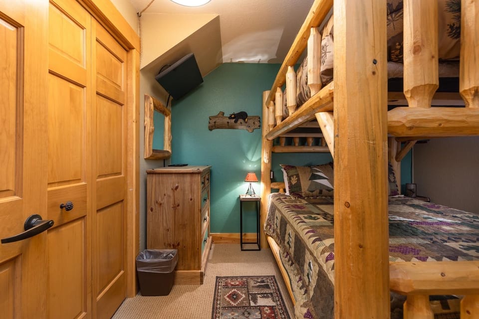 Townhome, 2 Bedrooms | 2 bedrooms, laptop workspace, WiFi (free)