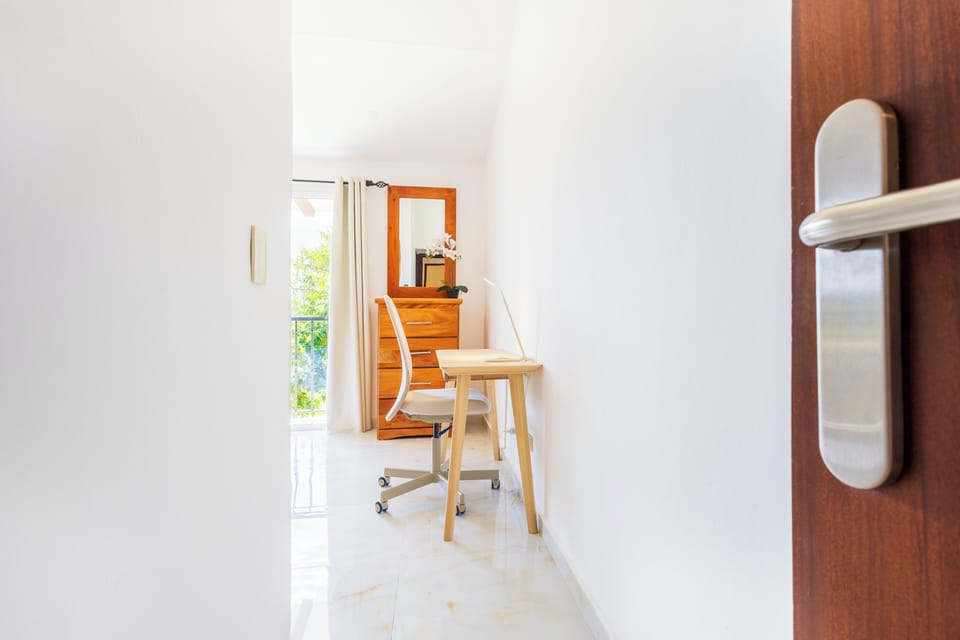 Family Apartment, Resort View | Living area | 40-inch Smart TV with cable channels, books