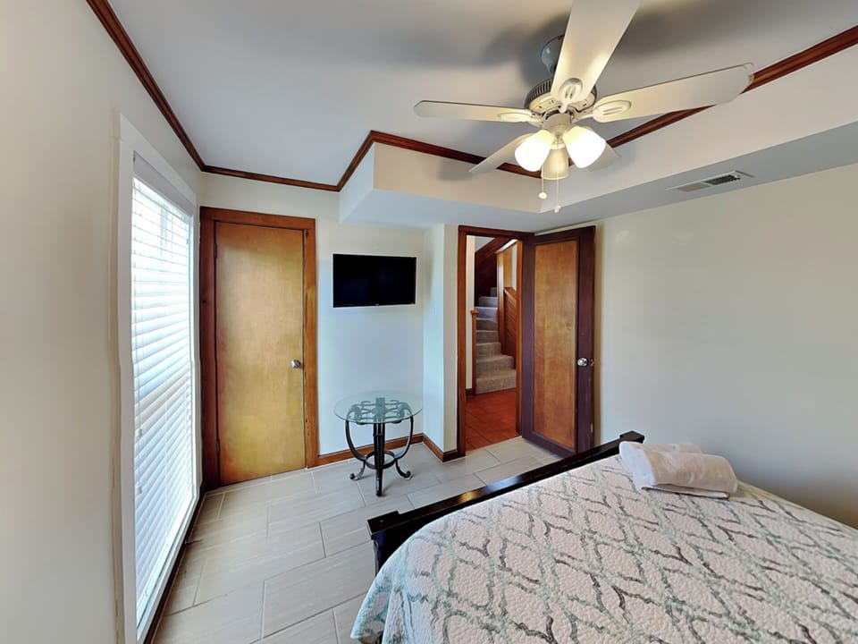 Second Bedroom - Queen Bed