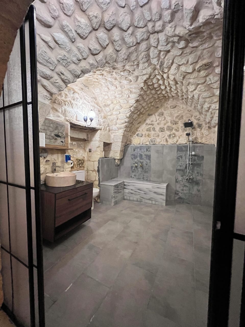 Economy Quadruple Room | Bathroom | Shower, eco-friendly toiletries, hair dryer, slippers