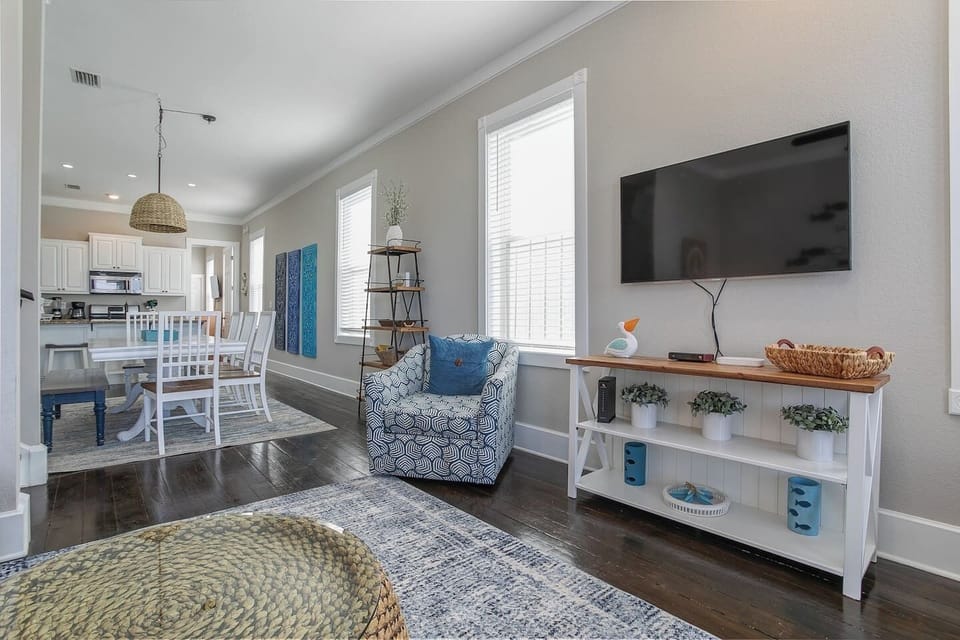 Living/Dining Area