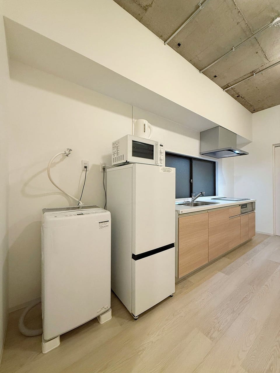 Deluxe Apartment | Private kitchen | Electric kettle