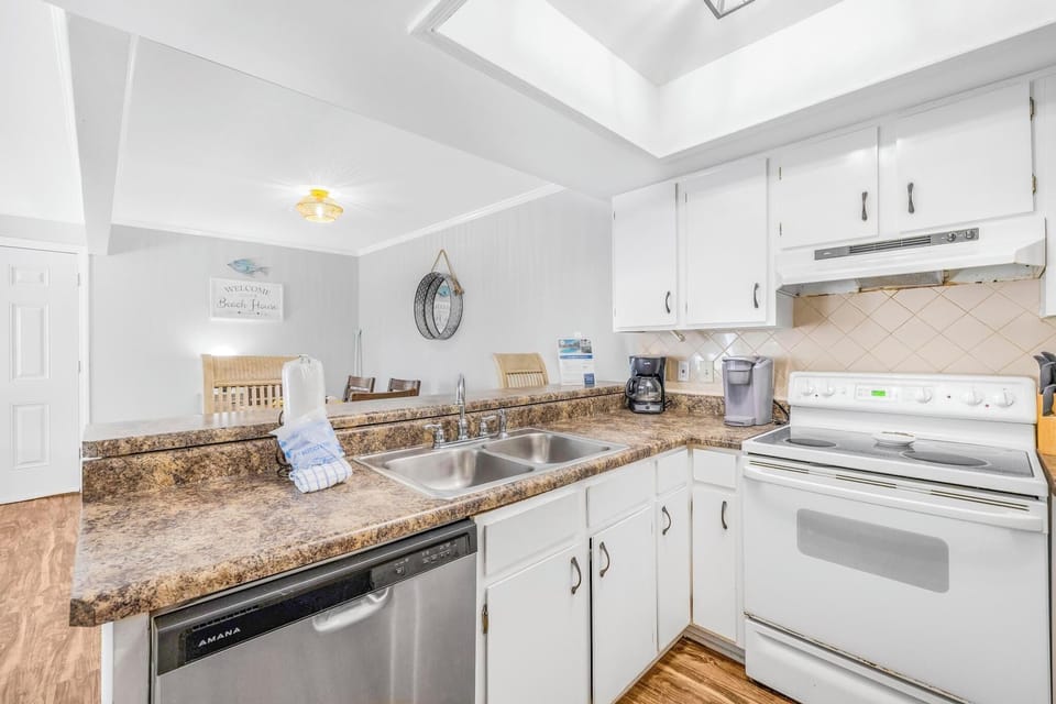 Full kitchen