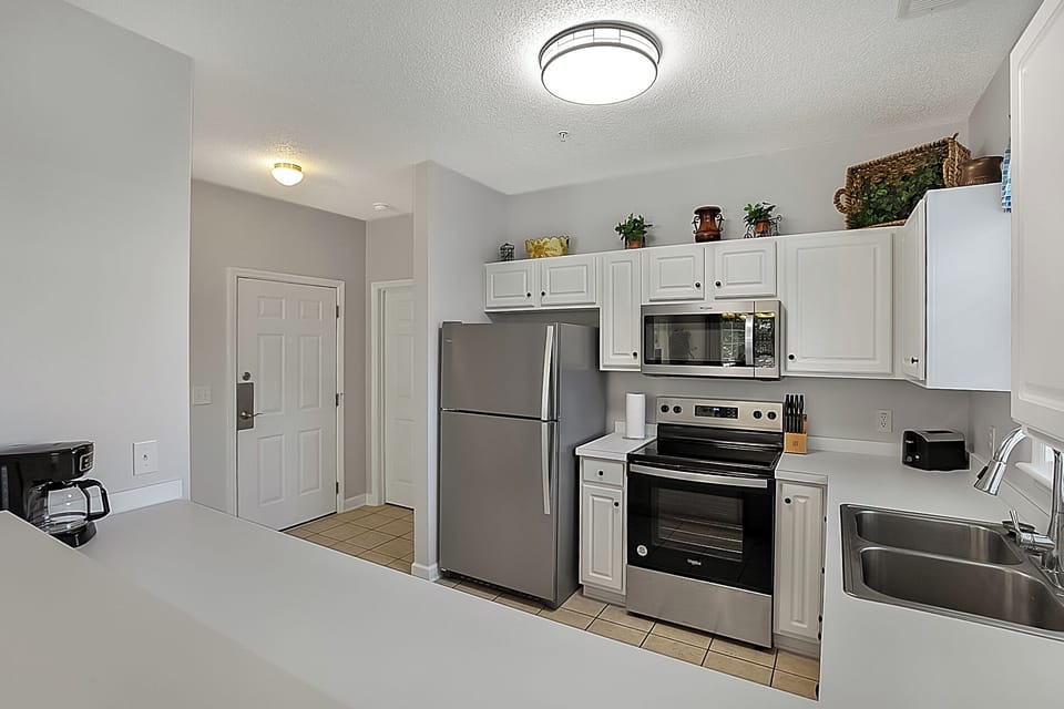 Kitchenette with Full Size Appliances