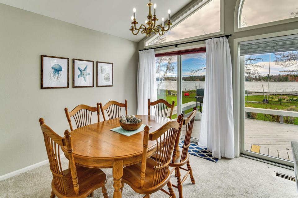 Dining Area | Dishware/Flatware