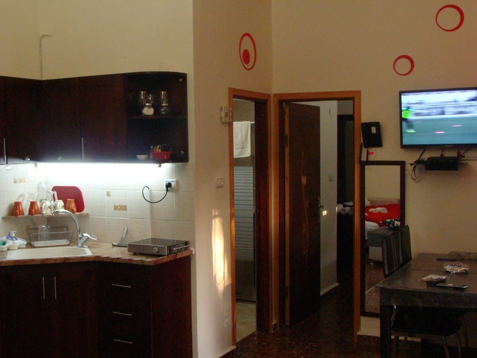 Minerva Suite - 2 Bedrooms | Private kitchen | Fridge, microwave, coffee/tea maker, electric kettle
