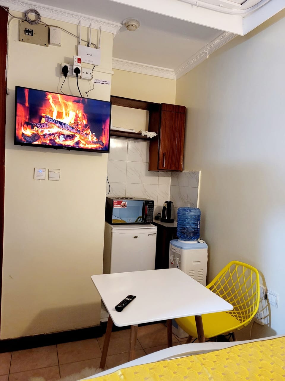 Deluxe Studio Suite, City View | Private kitchenette | Electric kettle