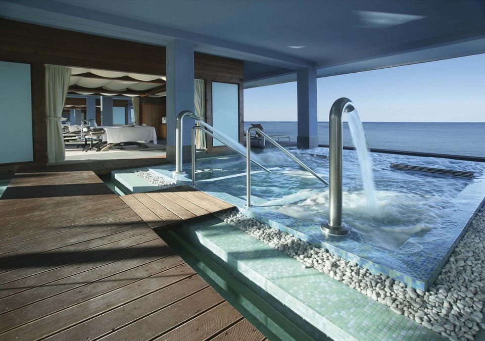 Couples treatment rooms, sauna, hot tub, steam room, Turkish bath