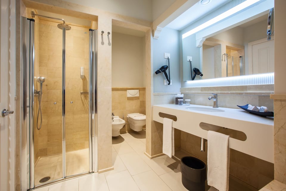Separate tub and shower, rainfall showerhead, free toiletries