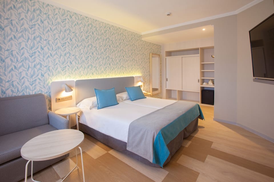 Down comforters, minibar, blackout drapes, free WiFi
