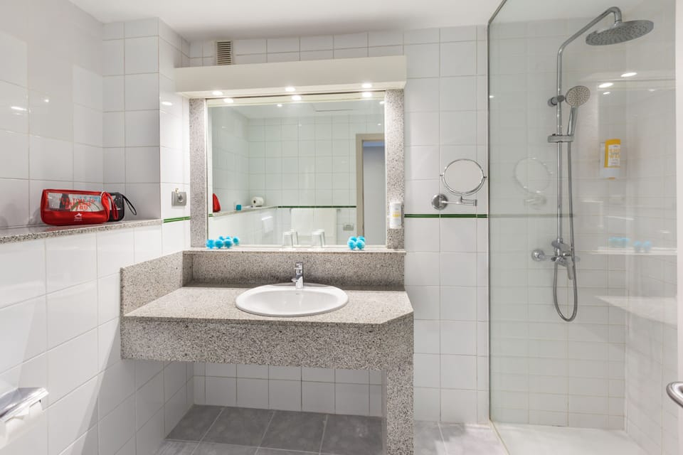 Deluxe Double Room, Balcony (Adults Only, +18) | Bathroom | Shower, rainfall showerhead, free toiletries, hair dryer