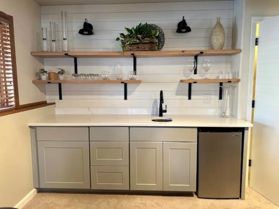 Wet bar
