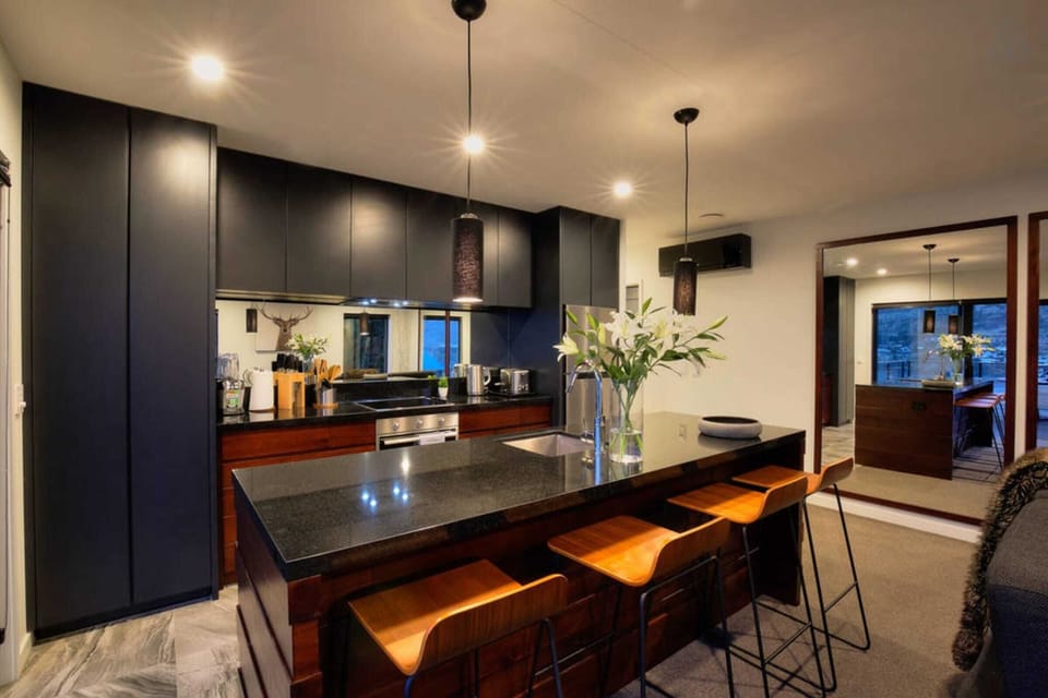 Lovely breakfast bar to enjoy your meals while sharing great company and taking in the beautiful views.
