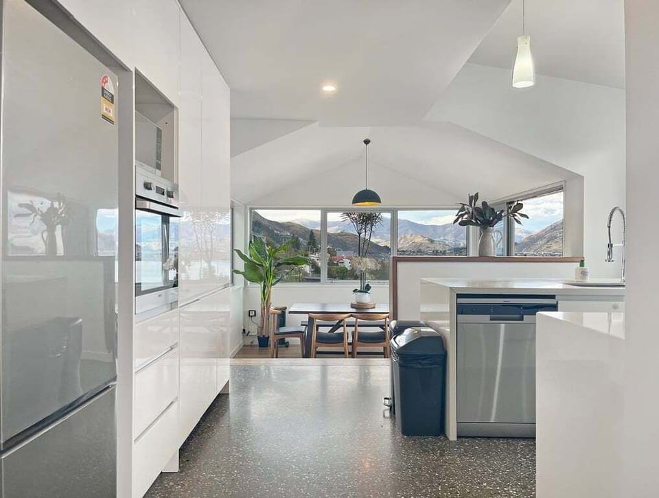 Modern kitchen with breakfast bar