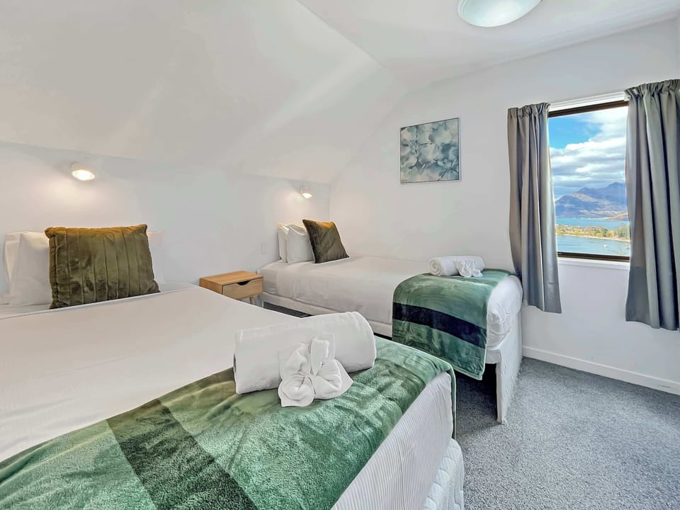 Twin bedroom ideal for friends or family
