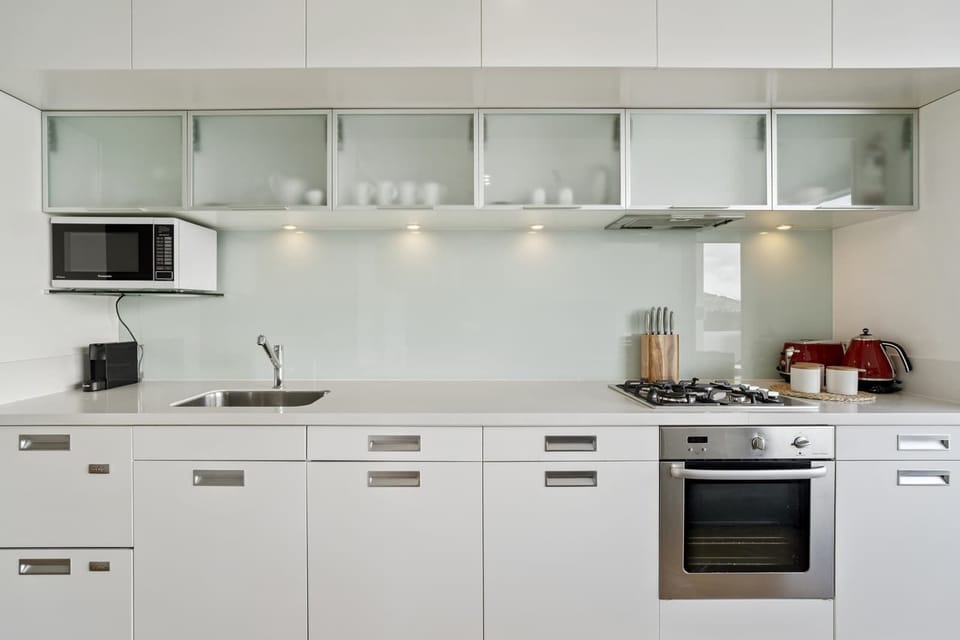 Kitchen Close-Up – Cook with ease using quality cookware and stylish design.