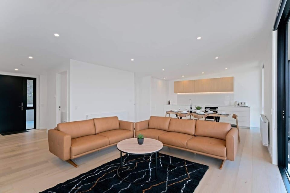 Bright, open-plan living with modern style