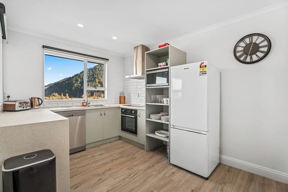 Big, modern and brand new kitchen with fantastic views over the lake and mountains.
