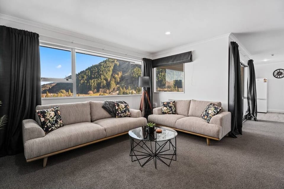 Beautiful large open plan living with huge windows and a lovely balcony.