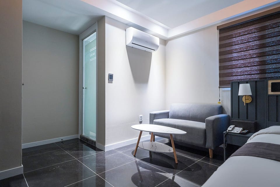Standard Room | Desk, free WiFi, bed sheets